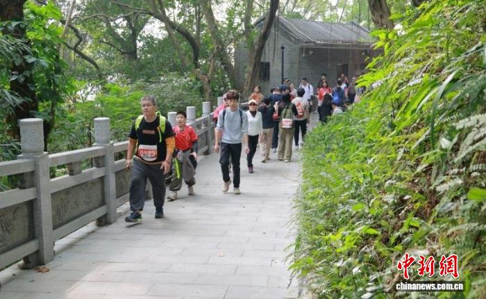 佛山南海西樵山南门主会场揭幕：2026全国新年登