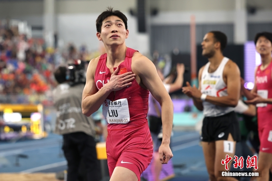 吴艳妮破纪录后泪洒赛场：为国争光就要战斗到