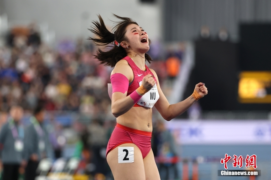 吴艳妮破纪录后泪洒赛场：为国争光就要战斗到
