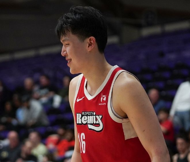 杨瀚森发展联盟首秀大杀四方，开拓者下放球员