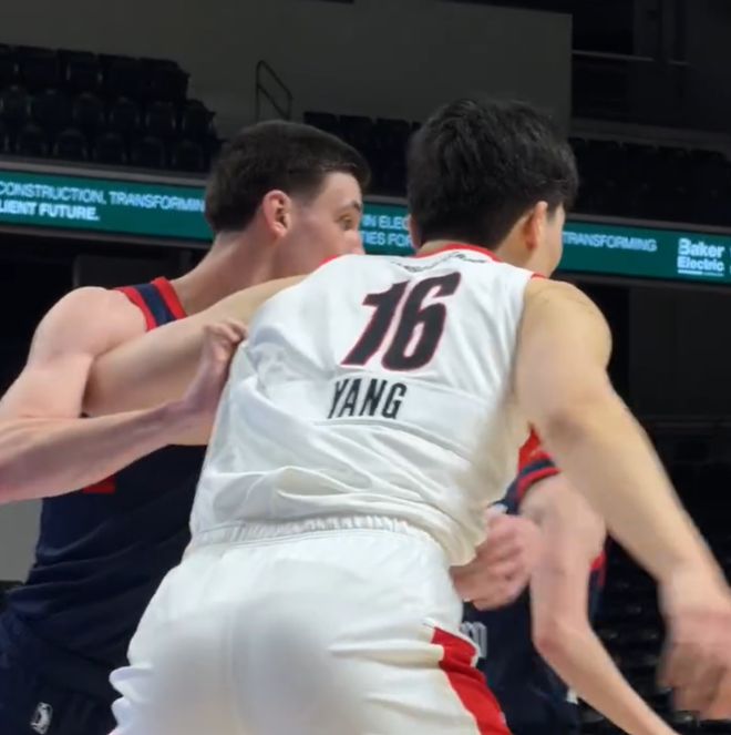 杨瀚森发展联盟首秀大杀四方，开拓者下放球员