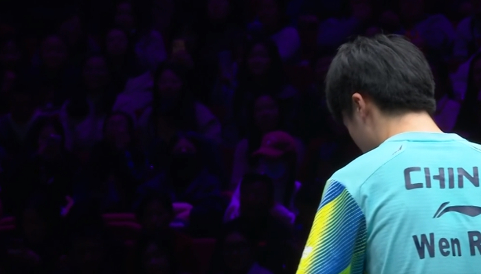 温瑞博力克张本智和首进决赛遭球迷嘘声